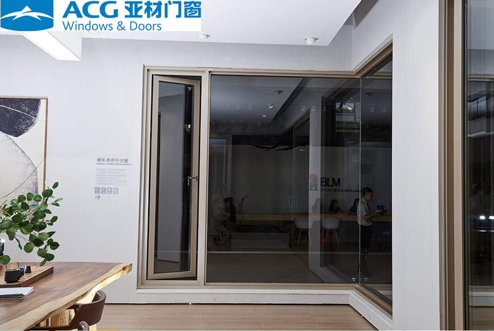 酷暑炎熱，怎可缺少在家空調(diào)底下的涼快